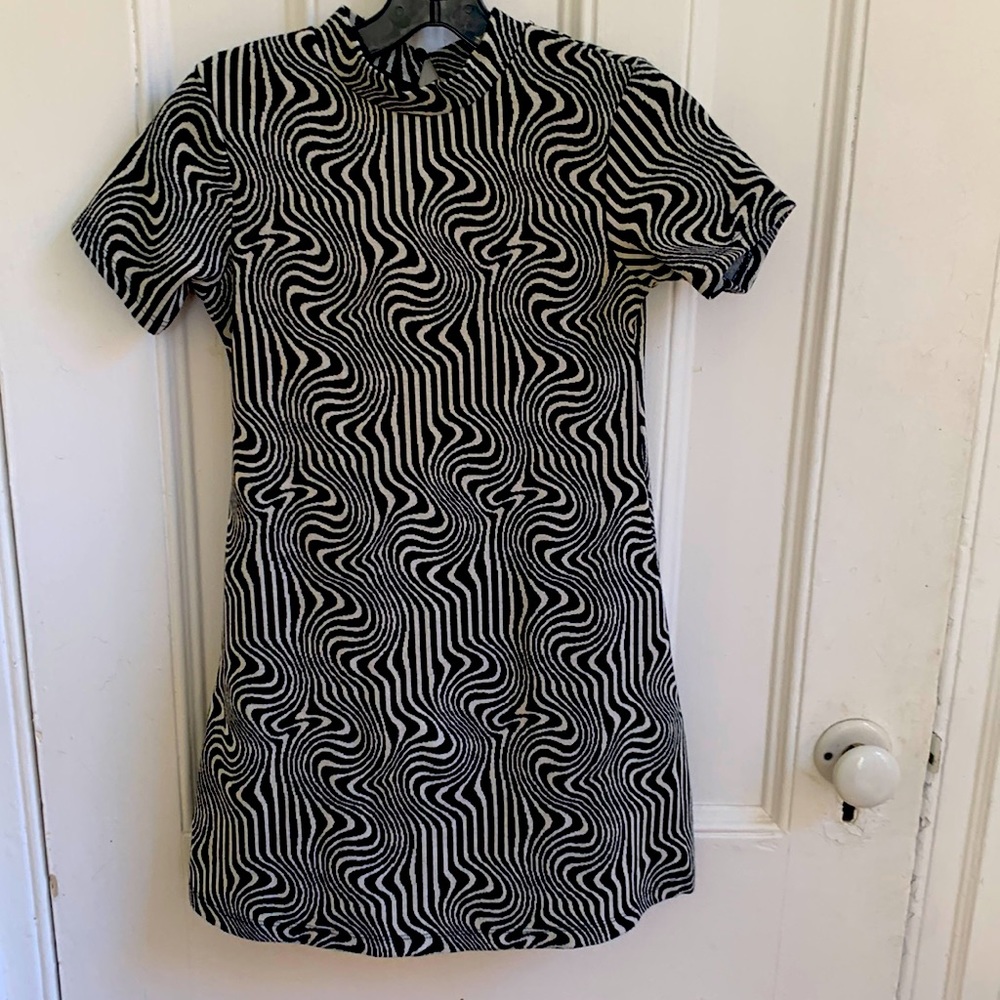 Zara knit short sleeve dress in geometric print